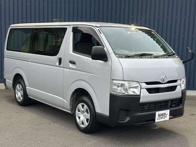 Toyota Hiace Van 9