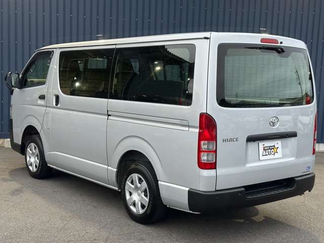 Toyota Hiace Van 10