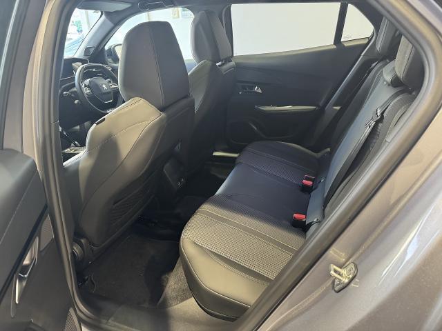 Peugeot SUV e-2008 11