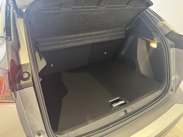 Peugeot SUV e-2008 12