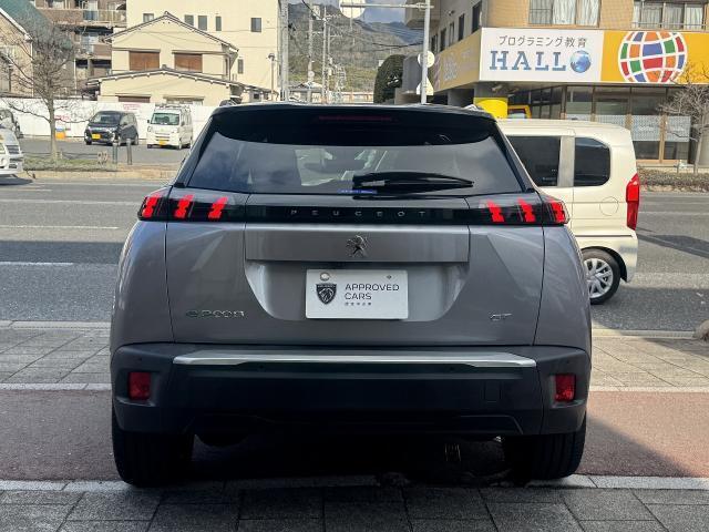 Peugeot SUV e-2008 6