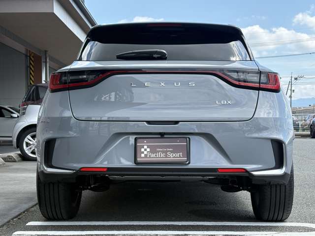 Lexus LBX 8