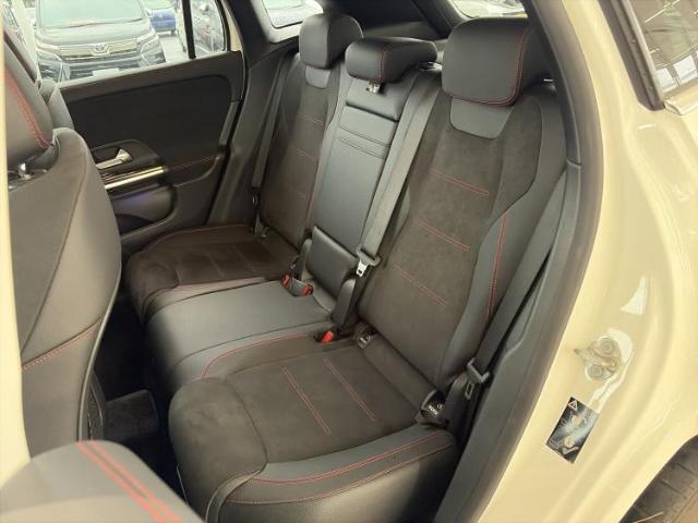 Mercedes-Benz GLA-Class 9