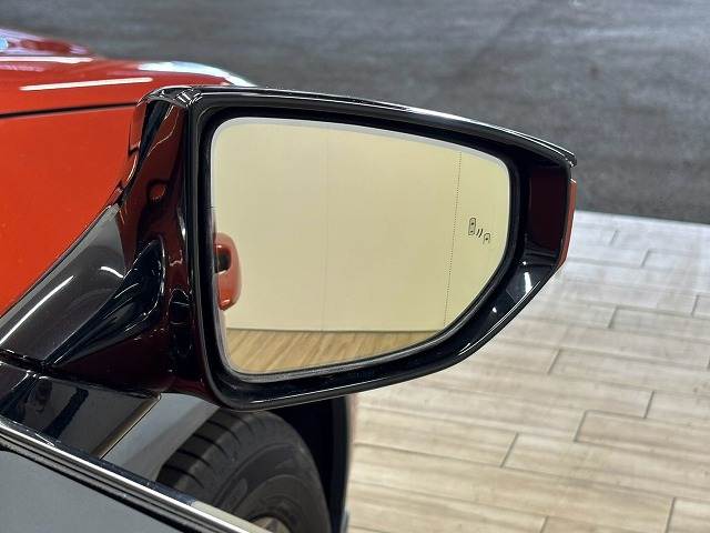 Lexus UX 6