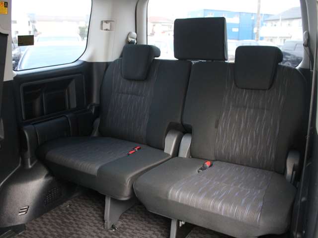 Toyota Voxy 12