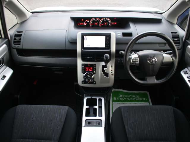 Toyota Voxy 5