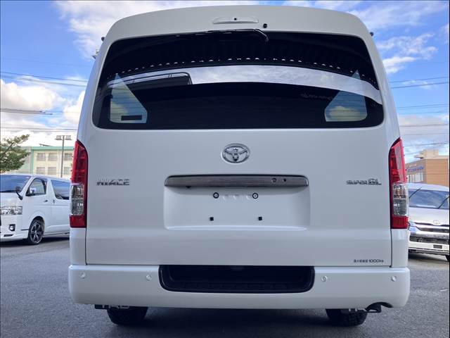 Toyota Hiace Van 3