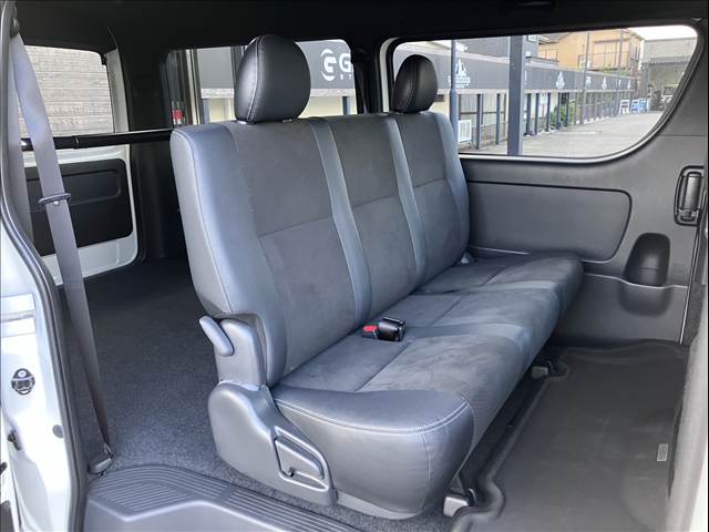 Toyota Hiace Van 8