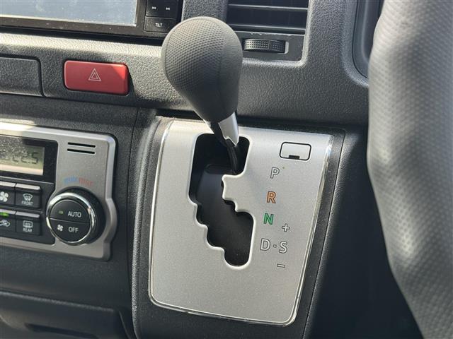 Toyota Hiace Commuter 11