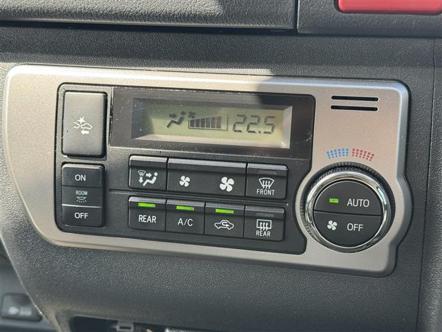 Toyota Hiace Commuter 12