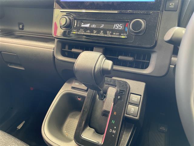 Toyota Sienta 11