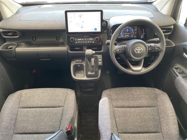 Toyota Sienta 4