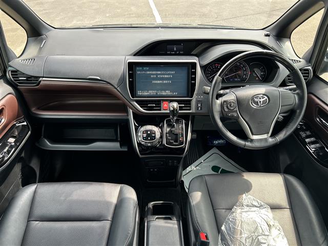 Toyota Esquire 11