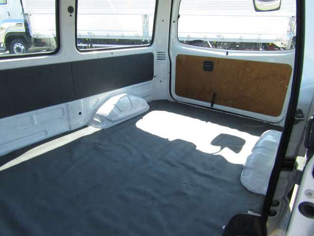 Nissan Vanette 9