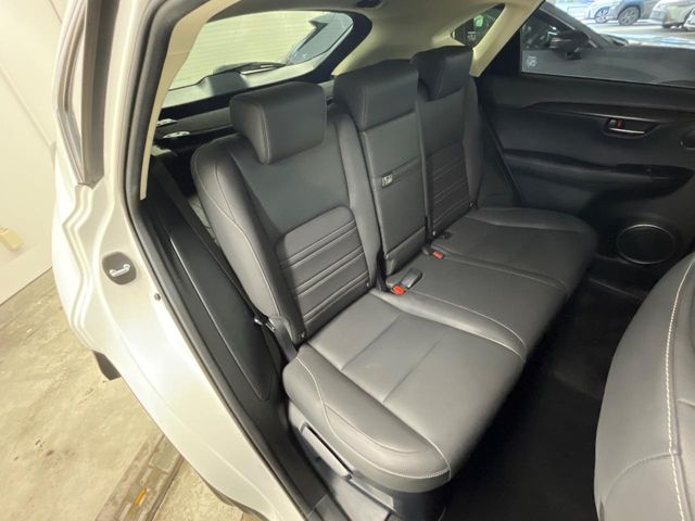 Lexus NX 9