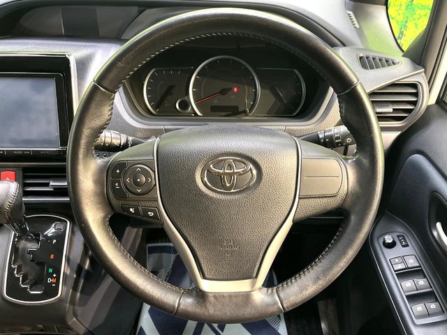 Toyota Noah 12