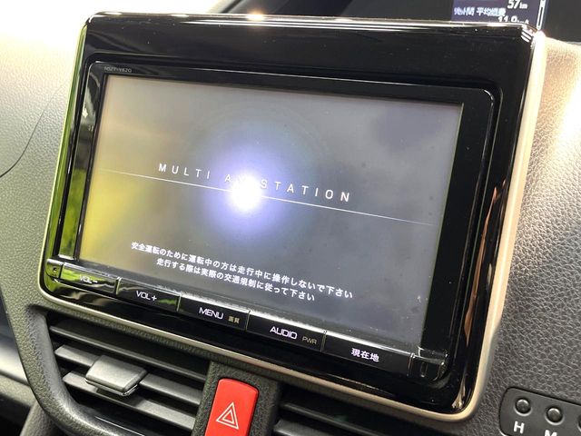 Toyota Noah 4