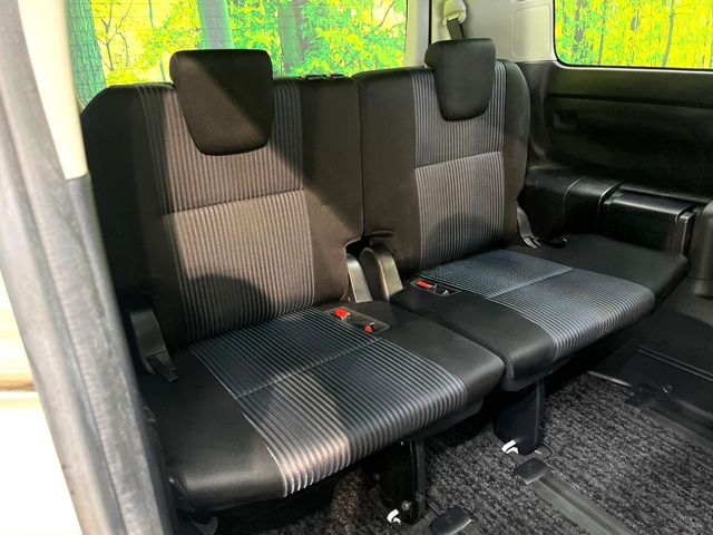Toyota Noah 10