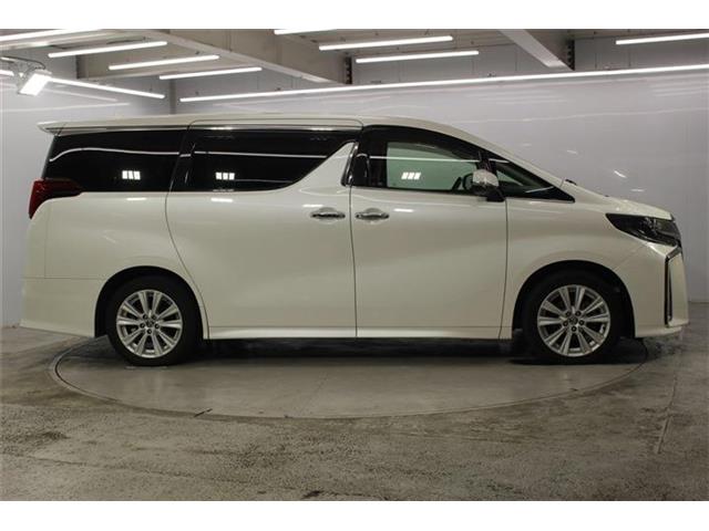 Toyota Alphard 5
