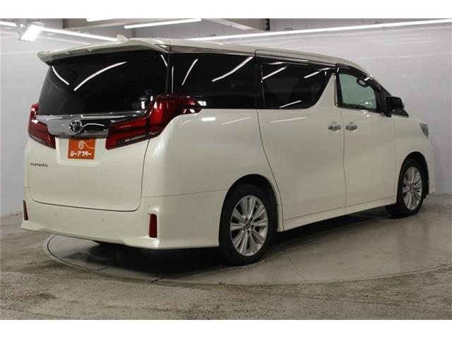 Toyota Alphard 6