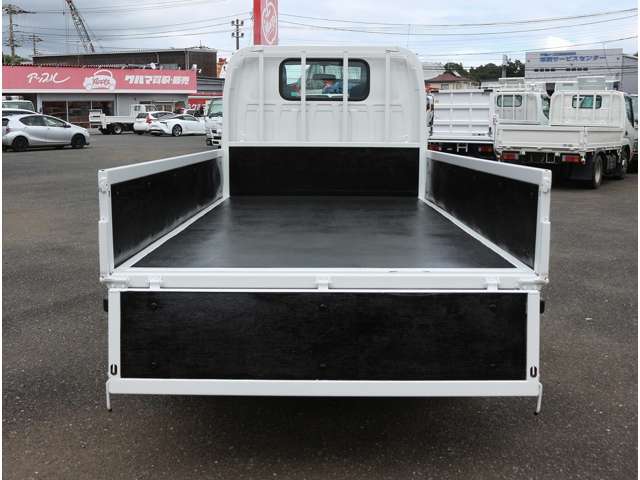Isuzu Elf 3