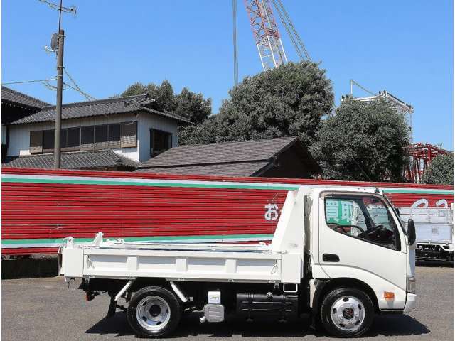 Hino Dutro 8