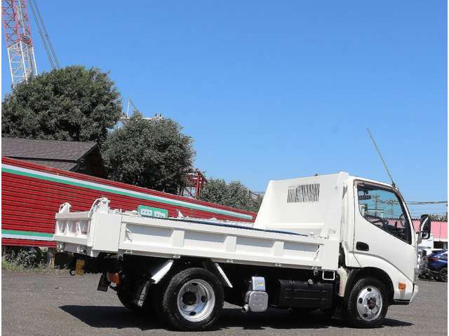 Hino Dutro 9