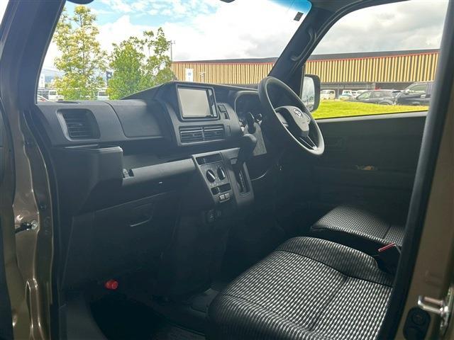 Daihatsu Hijet Deck Van 11