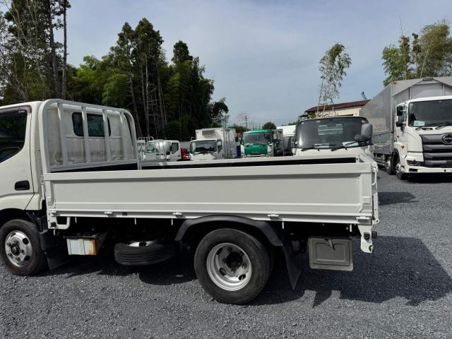 Hino Dutro 9
