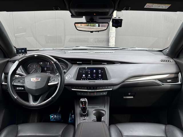 Cadillac XT4 5