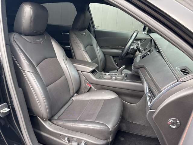 Cadillac XT4 8
