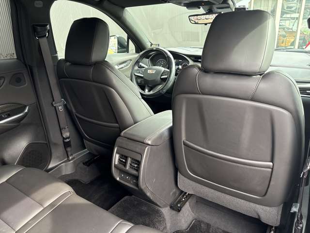 Cadillac XT4 11