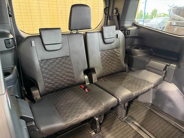 Toyota Voxy 12
