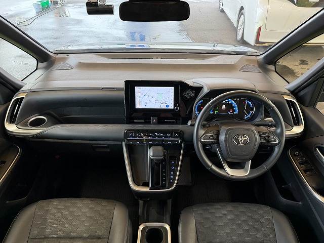 Toyota Voxy 2