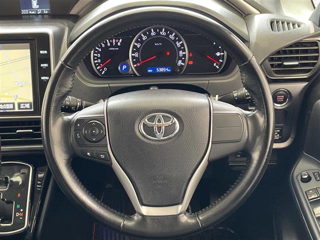 Toyota Voxy 11