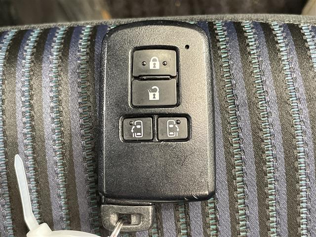 Toyota Voxy 8