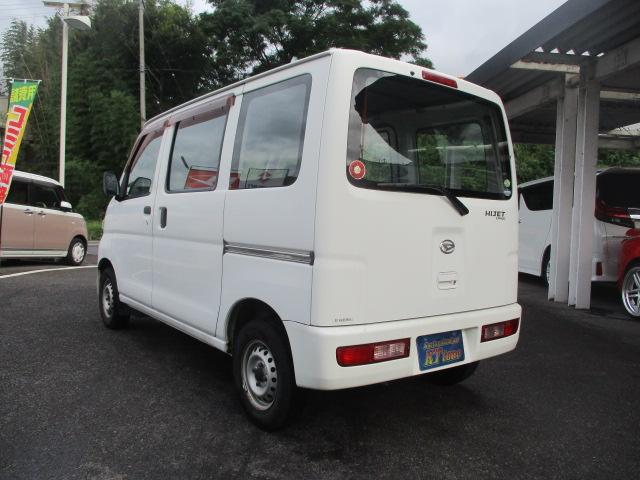 Daihatsu Hijet Cargo 4