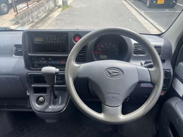 Daihatsu Hijet Cargo 12