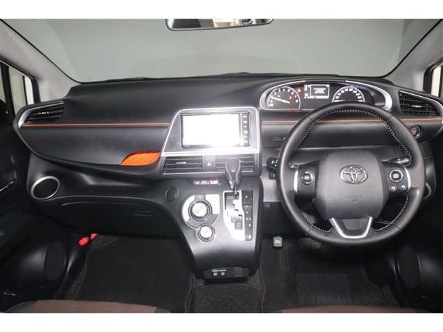 Toyota Sienta 2