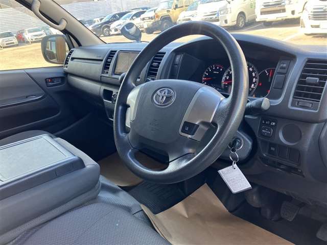 Toyota Regius Ace 6