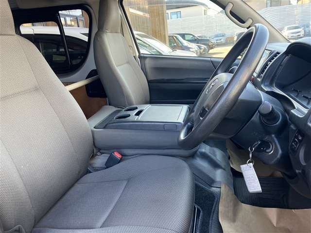 Toyota Regius Ace 7