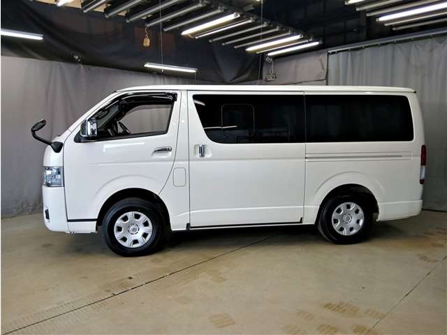 Toyota Hiace Van 3