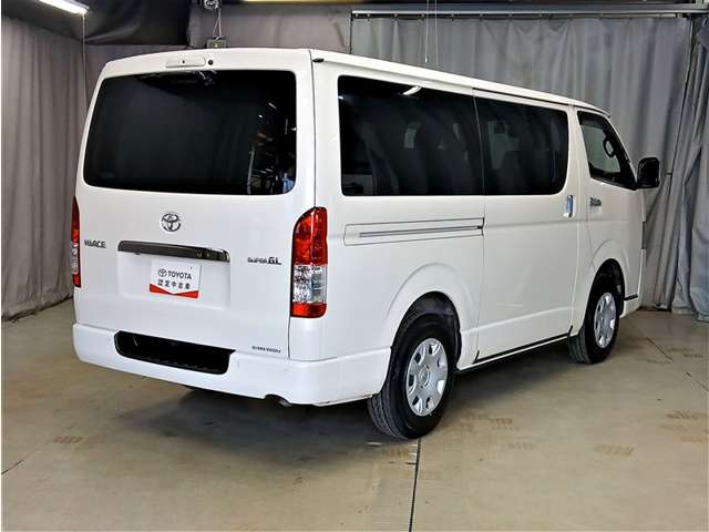 Toyota Hiace Van 4