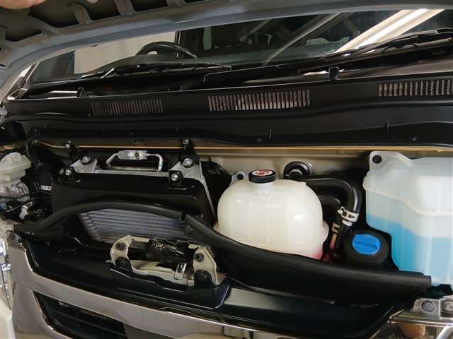Toyota Hiace Van 5