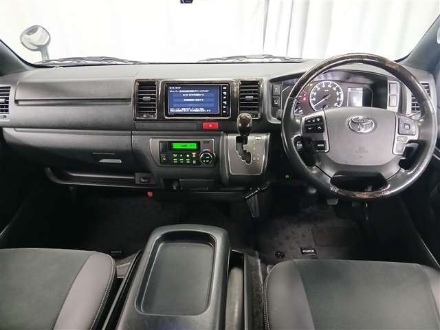 Toyota Hiace Van 9