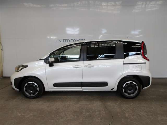 Toyota Sienta 2