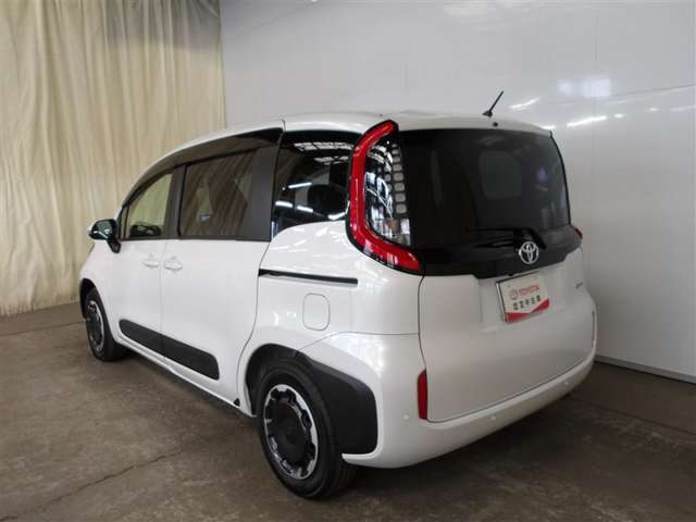 Toyota Sienta 3