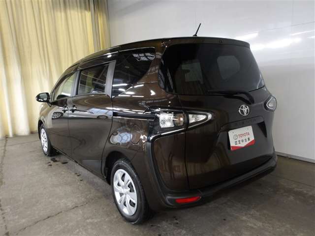Toyota Sienta 3