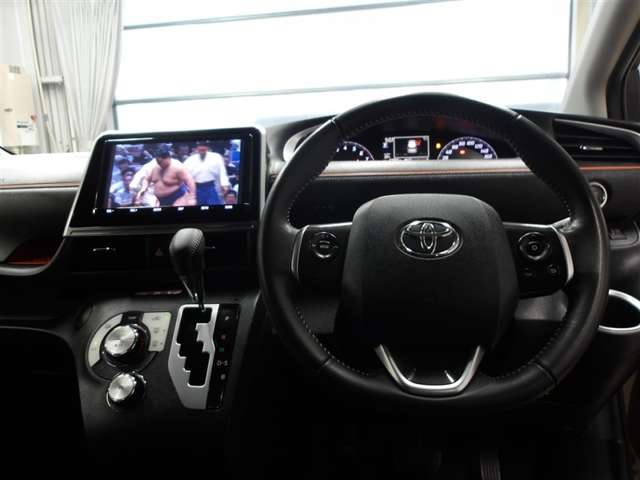 Toyota Sienta 4