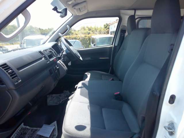 Toyota Hiace Van 11